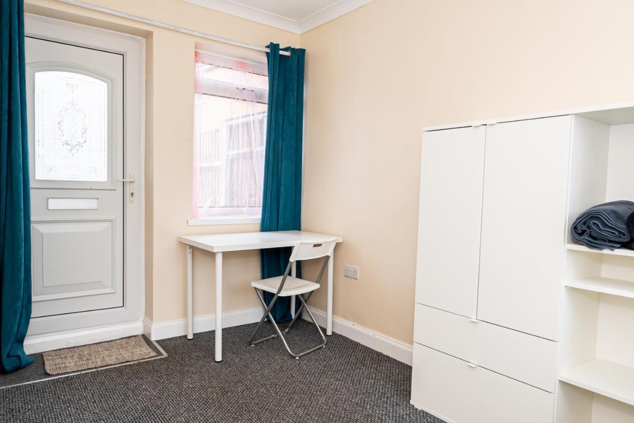 Shirley House 3, Guest House, Self Catering, Self Check In With Smart Locks, Use Of Fully Equipped Kitchen, Close To City Centre, Ideal For Longer Stays, Walking Distance To Bat, 20 Min Drive To Fawley Refinery, Excellent Transport Links Southampton Exterior photo