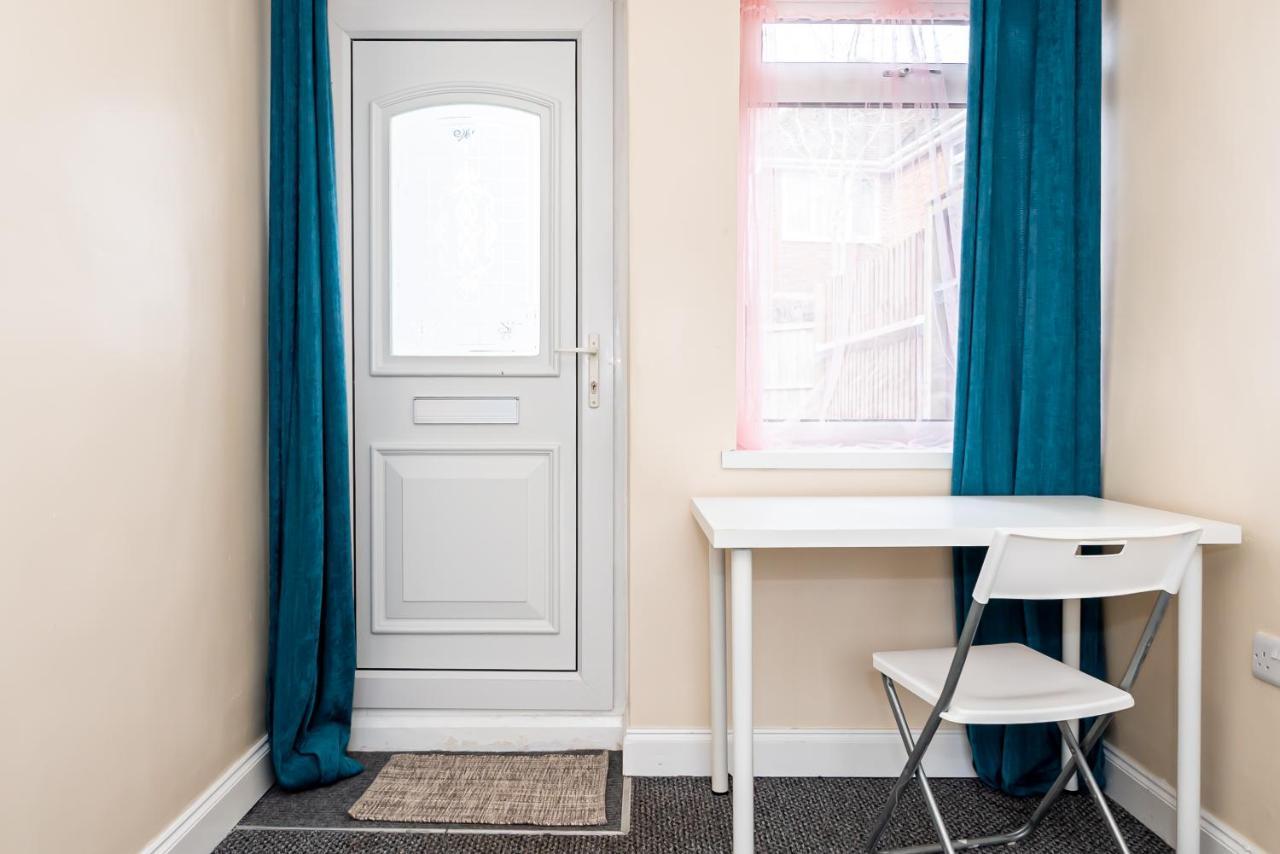 Shirley House 3, Guest House, Self Catering, Self Check In With Smart Locks, Use Of Fully Equipped Kitchen, Close To City Centre, Ideal For Longer Stays, Walking Distance To Bat, 20 Min Drive To Fawley Refinery, Excellent Transport Links Southampton Exterior photo