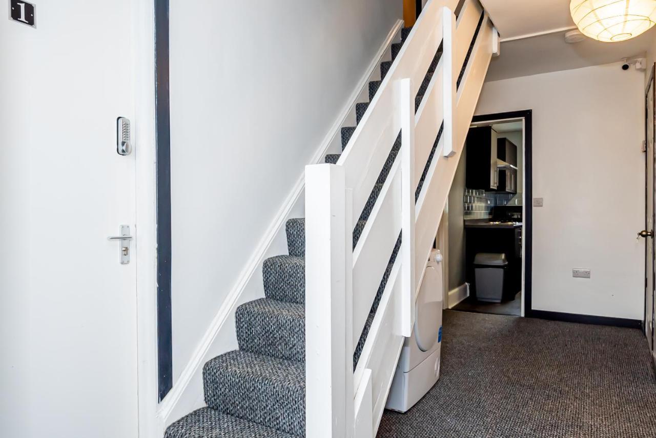 Shirley House 3, Guest House, Self Catering, Self Check In With Smart Locks, Use Of Fully Equipped Kitchen, Close To City Centre, Ideal For Longer Stays, Walking Distance To Bat, 20 Min Drive To Fawley Refinery, Excellent Transport Links Southampton Exterior photo