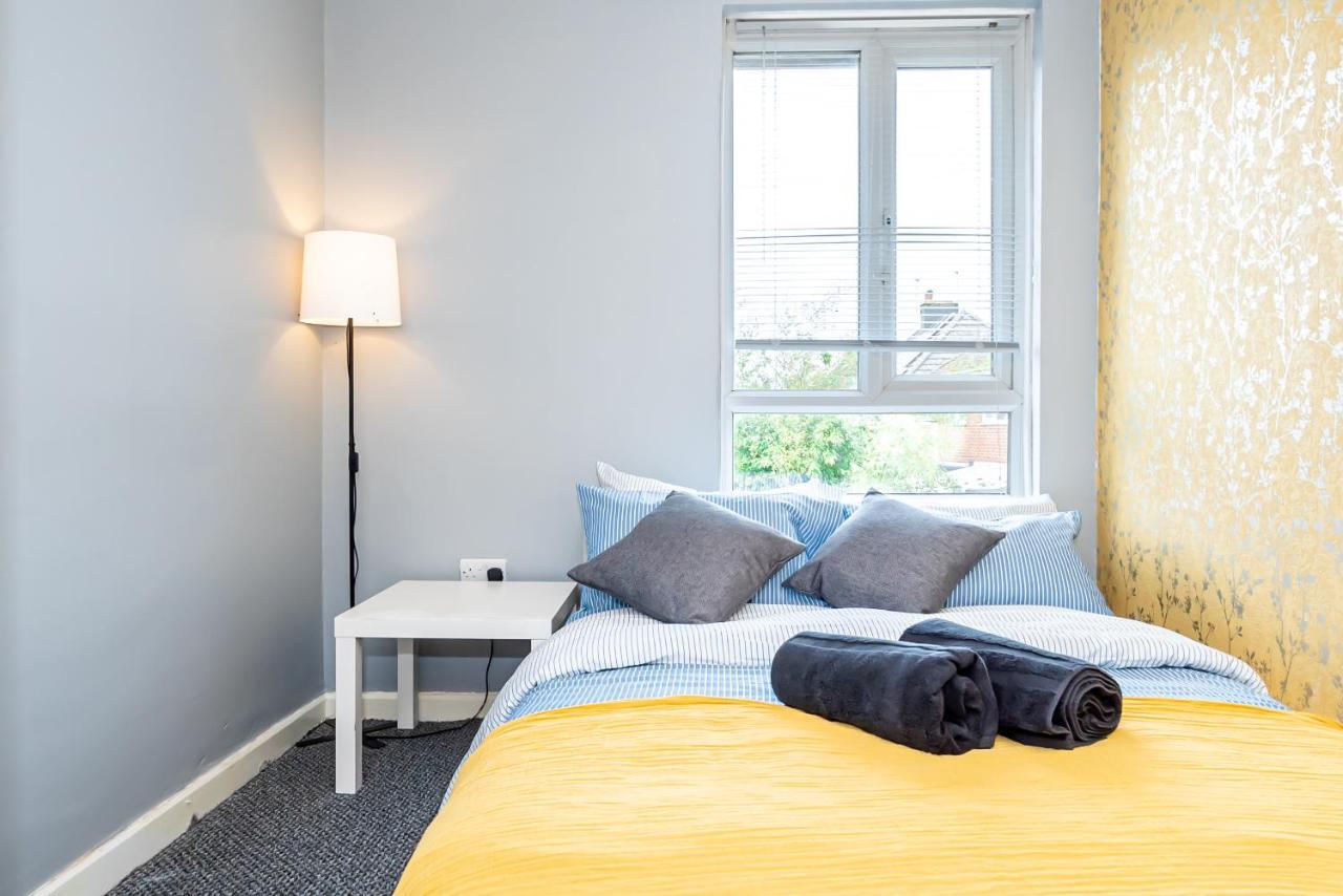 Shirley House 3, Guest House, Self Catering, Self Check In With Smart Locks, Use Of Fully Equipped Kitchen, Close To City Centre, Ideal For Longer Stays, Walking Distance To Bat, 20 Min Drive To Fawley Refinery, Excellent Transport Links Southampton Exterior photo
