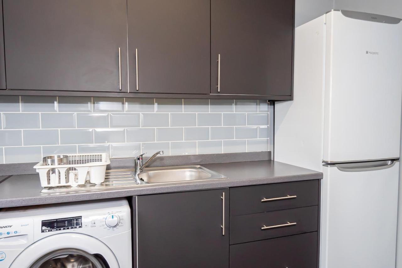 Shirley House 3, Guest House, Self Catering, Self Check In With Smart Locks, Use Of Fully Equipped Kitchen, Close To City Centre, Ideal For Longer Stays, Walking Distance To Bat, 20 Min Drive To Fawley Refinery, Excellent Transport Links Southampton Exterior photo