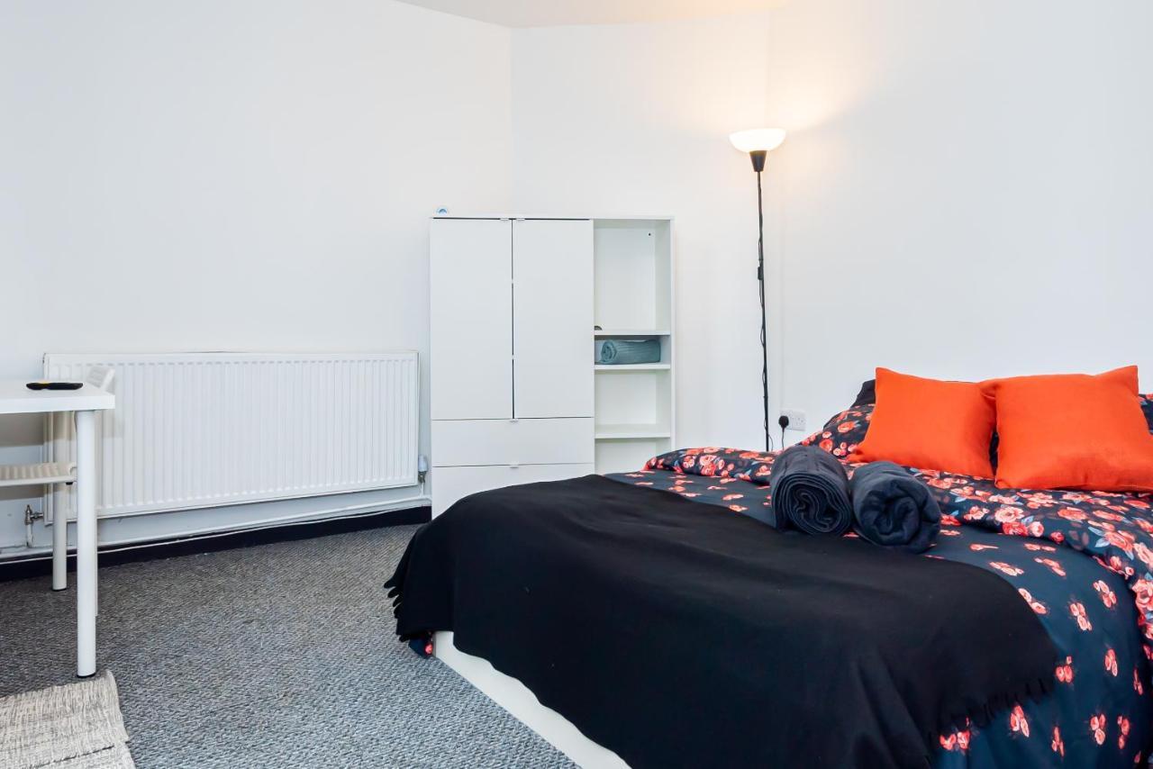 Shirley House 3, Guest House, Self Catering, Self Check In With Smart Locks, Use Of Fully Equipped Kitchen, Close To City Centre, Ideal For Longer Stays, Walking Distance To Bat, 20 Min Drive To Fawley Refinery, Excellent Transport Links Southampton Exterior photo