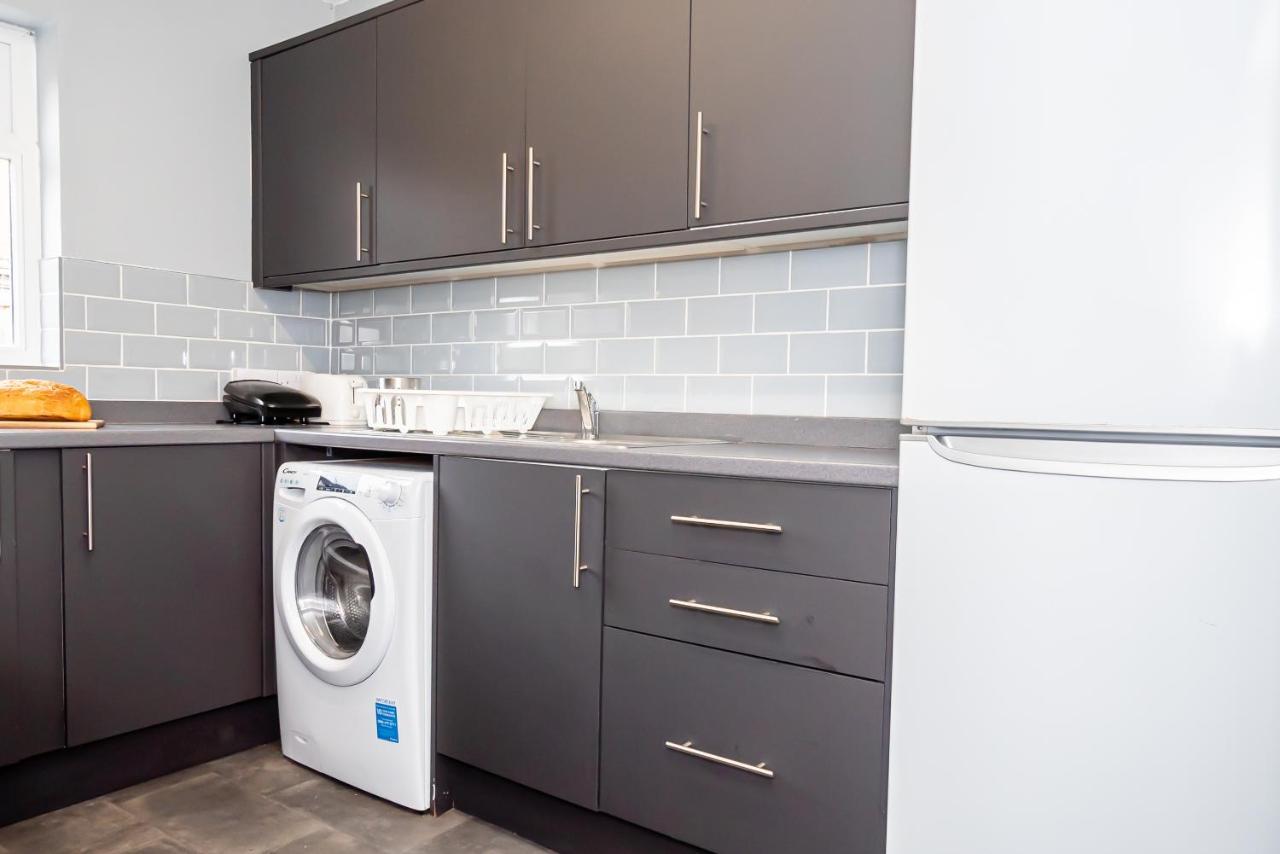 Shirley House 3, Guest House, Self Catering, Self Check In With Smart Locks, Use Of Fully Equipped Kitchen, Close To City Centre, Ideal For Longer Stays, Walking Distance To Bat, 20 Min Drive To Fawley Refinery, Excellent Transport Links Southampton Exterior photo