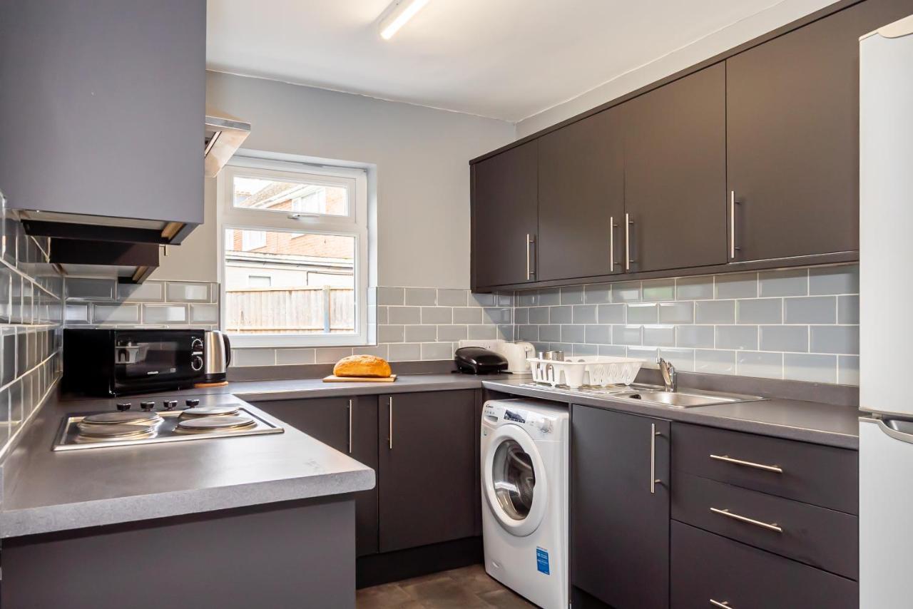 Shirley House 3, Guest House, Self Catering, Self Check In With Smart Locks, Use Of Fully Equipped Kitchen, Close To City Centre, Ideal For Longer Stays, Walking Distance To Bat, 20 Min Drive To Fawley Refinery, Excellent Transport Links Southampton Exterior photo