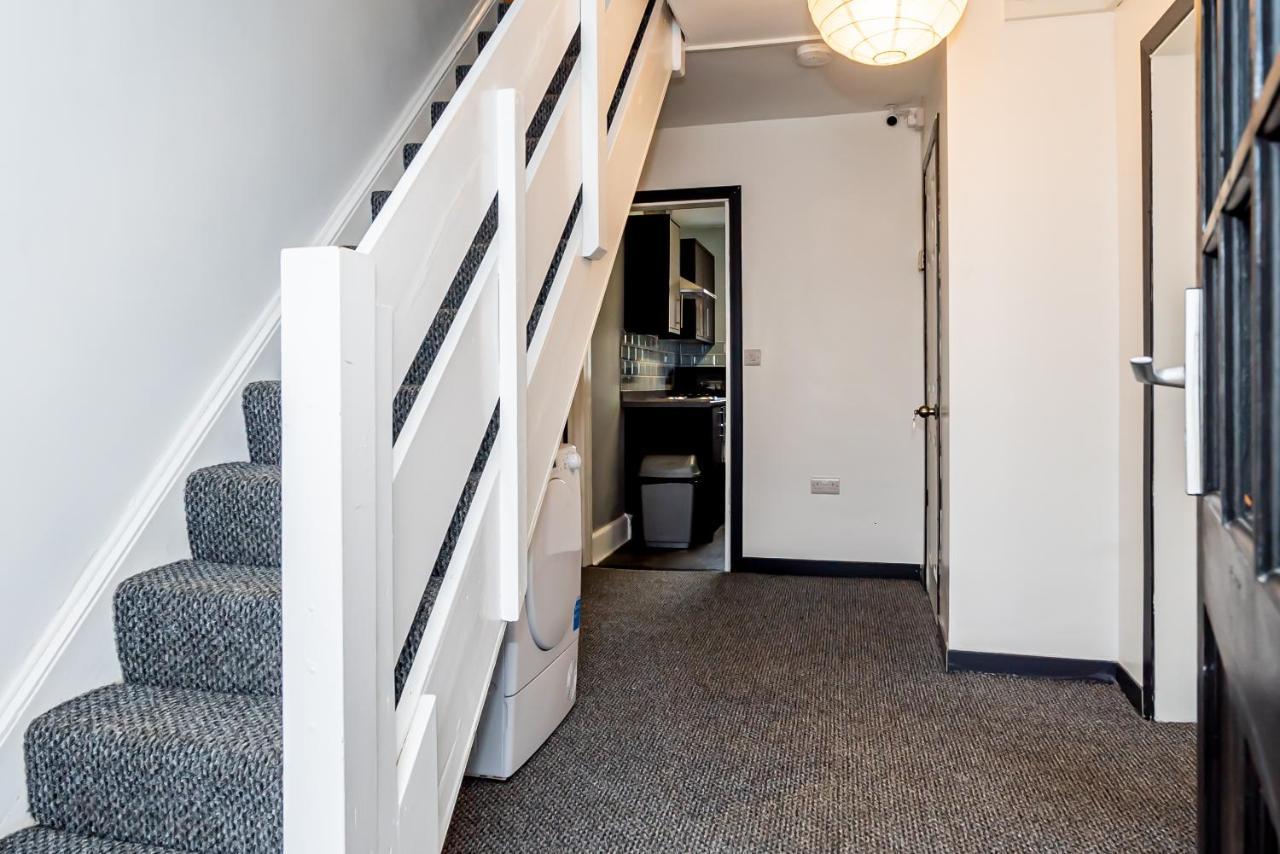 Shirley House 3, Guest House, Self Catering, Self Check In With Smart Locks, Use Of Fully Equipped Kitchen, Close To City Centre, Ideal For Longer Stays, Walking Distance To Bat, 20 Min Drive To Fawley Refinery, Excellent Transport Links Southampton Exterior photo