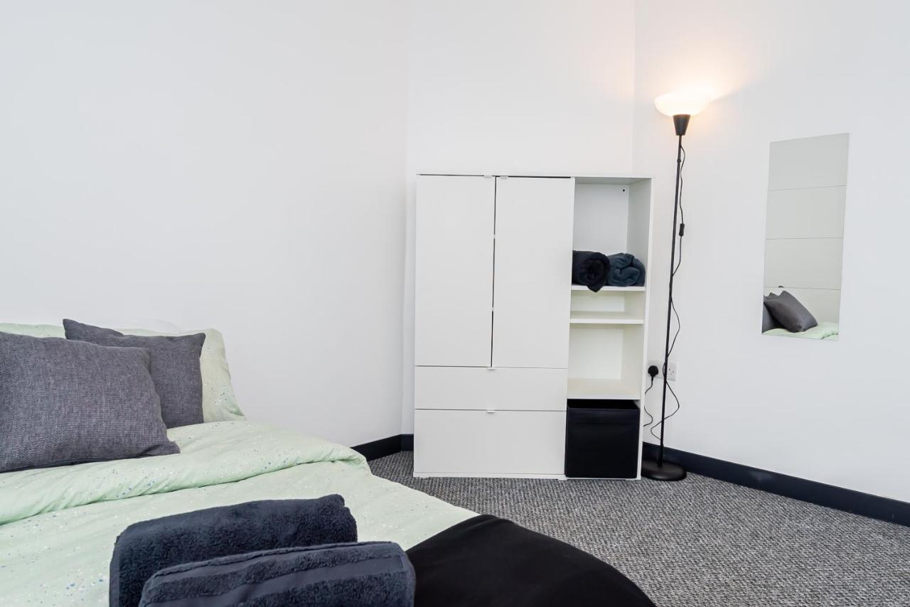 Shirley House 3, Guest House, Self Catering, Self Check In With Smart Locks, Use Of Fully Equipped Kitchen, Close To City Centre, Ideal For Longer Stays, Walking Distance To Bat, 20 Min Drive To Fawley Refinery, Excellent Transport Links Southampton Exterior photo