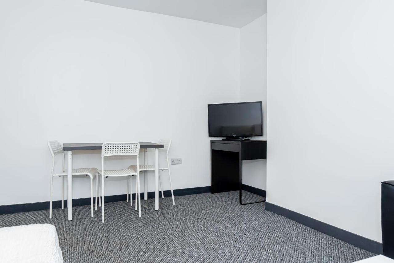 Shirley House 3, Guest House, Self Catering, Self Check In With Smart Locks, Use Of Fully Equipped Kitchen, Close To City Centre, Ideal For Longer Stays, Walking Distance To Bat, 20 Min Drive To Fawley Refinery, Excellent Transport Links Southampton Exterior photo