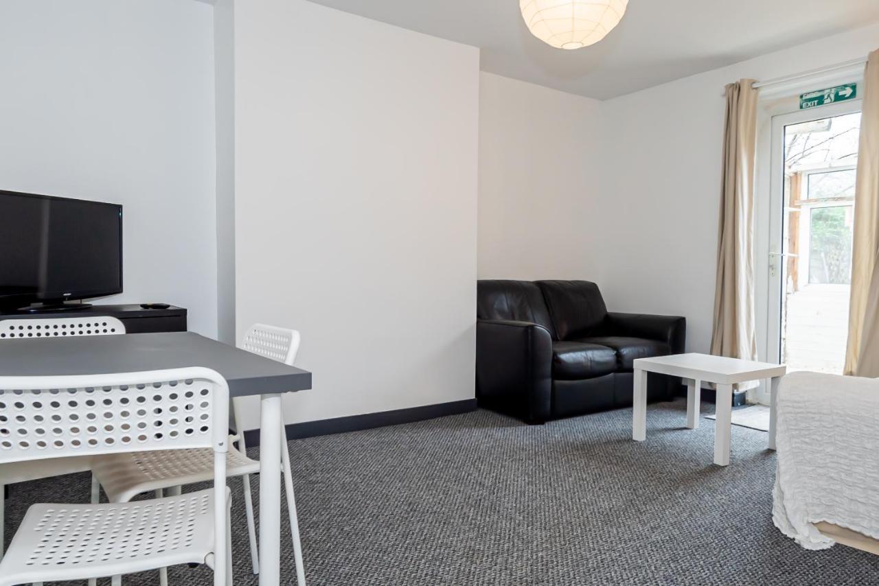 Shirley House 3, Guest House, Self Catering, Self Check In With Smart Locks, Use Of Fully Equipped Kitchen, Close To City Centre, Ideal For Longer Stays, Walking Distance To Bat, 20 Min Drive To Fawley Refinery, Excellent Transport Links Southampton Exterior photo