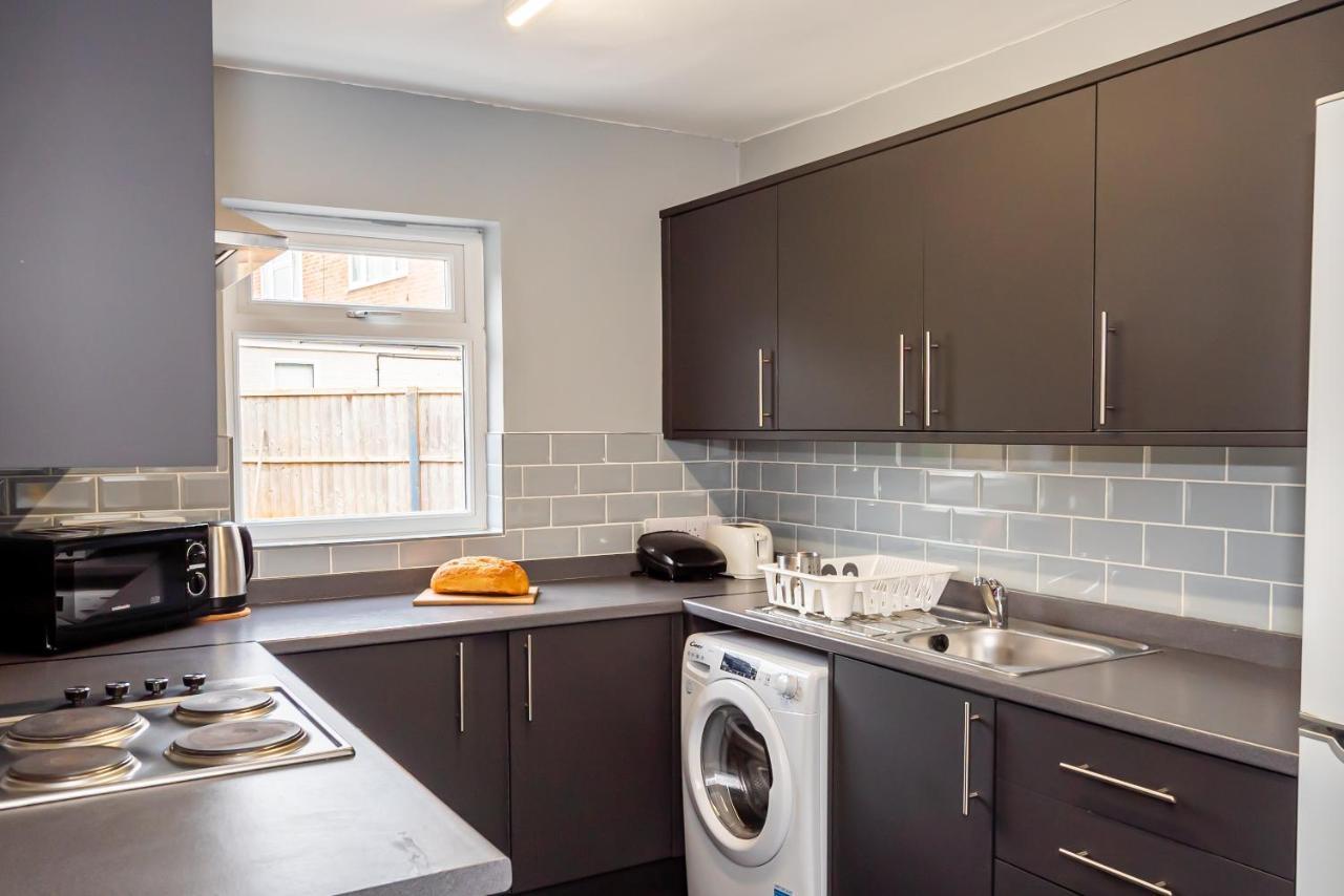Shirley House 3, Guest House, Self Catering, Self Check In With Smart Locks, Use Of Fully Equipped Kitchen, Close To City Centre, Ideal For Longer Stays, Walking Distance To Bat, 20 Min Drive To Fawley Refinery, Excellent Transport Links Southampton Exterior photo